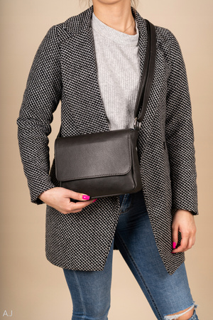 Torebka damska skórzana z klapką T-IW granat