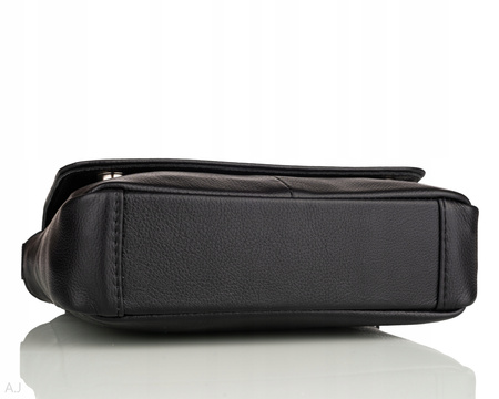 Torebka damska skórzana z klapką T-IW czarna